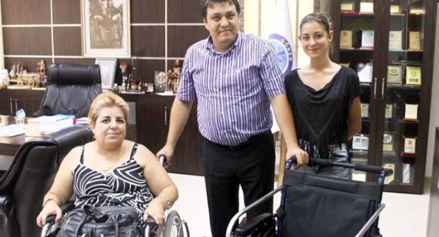 Başkan Yakar’dan Engelli Bayana Akülü Araba