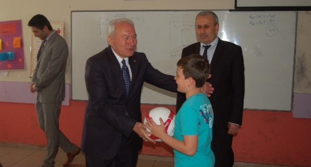Başkan Yılmaz Okulları Ziyaret Etti