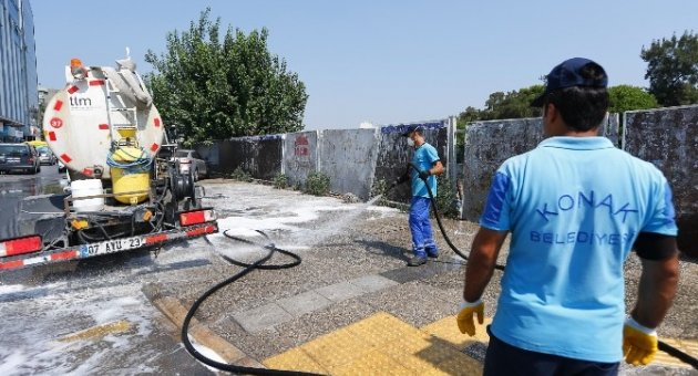 Basmane Meydanı’nda Temizlik Seferberliği