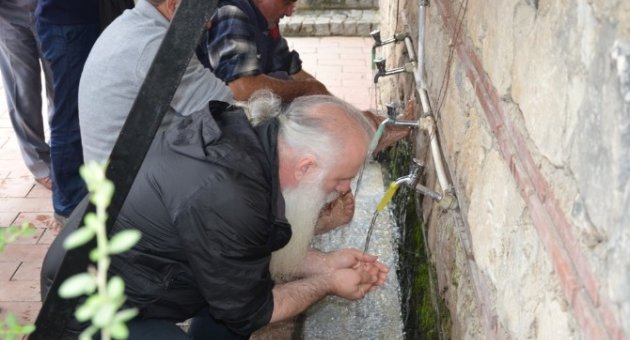 Başpiskopos Ayasofya’da Cuma Namazı Kıldı