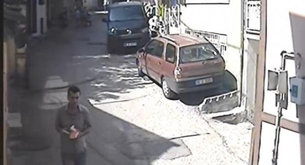 Bayan Öğretmenin 15 Bin Lirayı Dolandırıcılara Kaptırma Anı Kameralarda