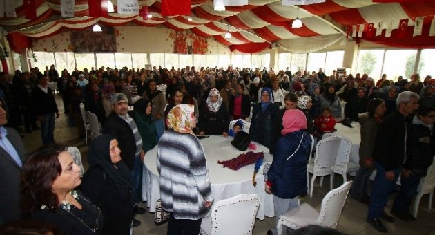 Bayraklı Belediyesi’nden 900 Öğrenciye Karşılıksız Burs