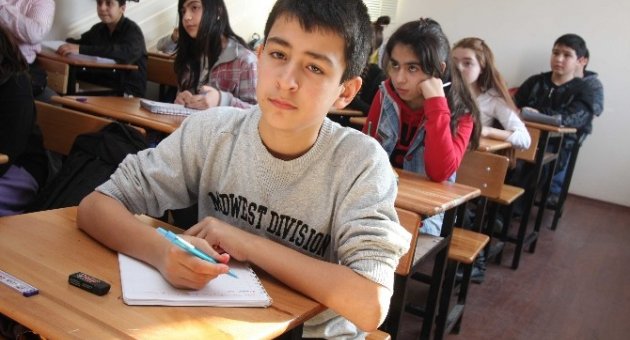 Bayraklı Belediyesi’nden Başarılı Öğrencilere Burs
