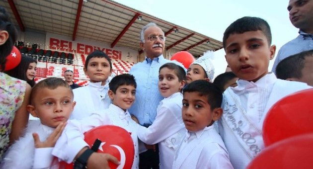 Bayraklı Belediyesi’nden Coşkulu Sünnet