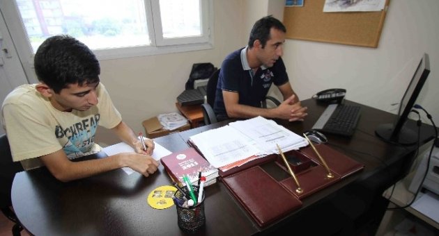 Bayraklı Belediyesi’nden Öğrencilere Tercih Desteği