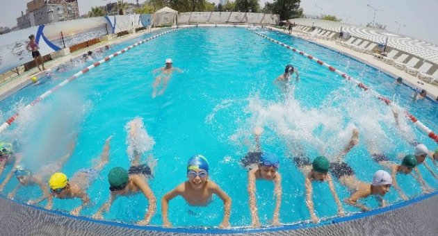 Bayraklı Yüzme Hocalarıyla Da Farklı
