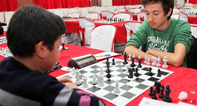 Bayraklı’da 23 Nisan’a Özel Satranç Turnuvası