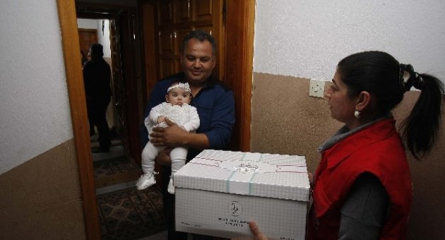 Bayraklı’da Bebeklere ’hoş Geldin’ Hediyesi
