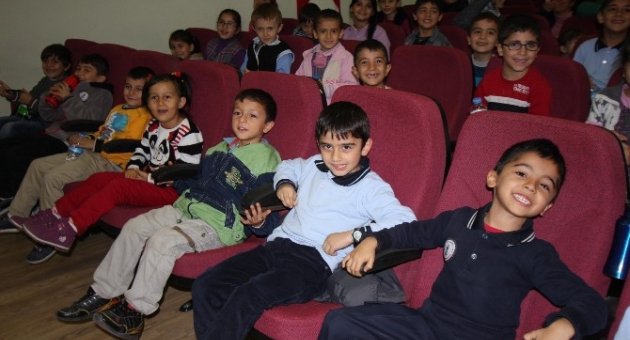 Bayraklı’da Çocuklar Tiyatro İle Buluşuyor