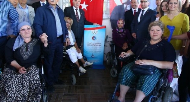 Bayraklı’da Engelli Vatandaşlar Unutulmuyor