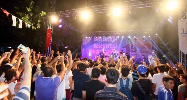 Bayraklı’da Gençlik Festivaline Unutulmaz Kapanış