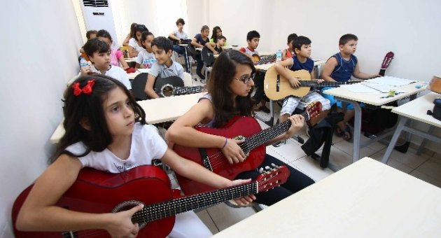 Bayraklı’da Gitaristler Ders Başı Yaptı