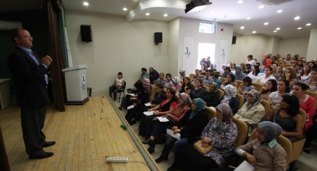 Bayraklı’da İşsizlere Destek Sürüyor