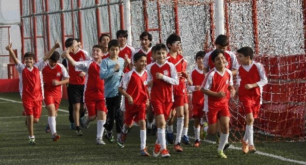 Bayraklı’da Kış Spor Okullarına Yoğun İlgi