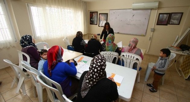 Bayraklı’da Vatandaşların Okuma Yazma Sevinci