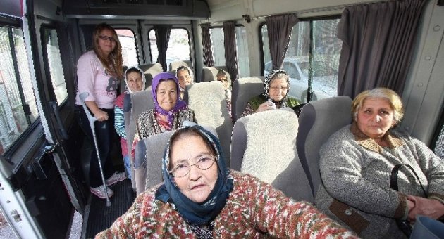 Bayraklı’da Yaşlı Vatandaşlara Ücretsiz Servis