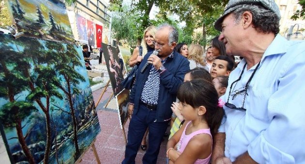 Bayraklı’daki Sanat Sokağında Resim Zamanı