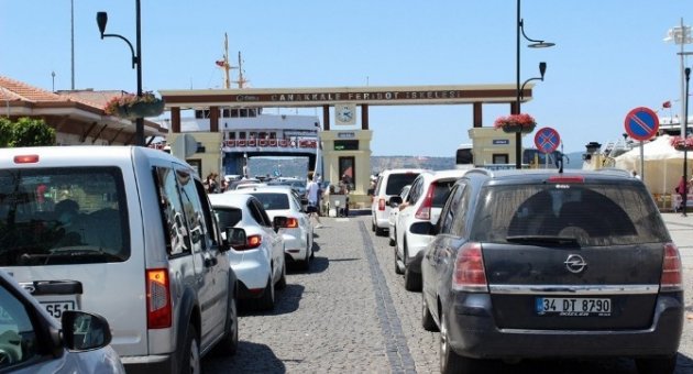 Bayramda Çanakkale Boğazından 77 Bin Araç Geçti