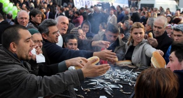 Bedava Balık Ekmeğe Hücum