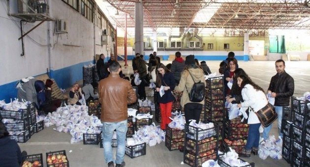Belediye Başkanı Işık, Öğrencilere Elma Dağıttı
