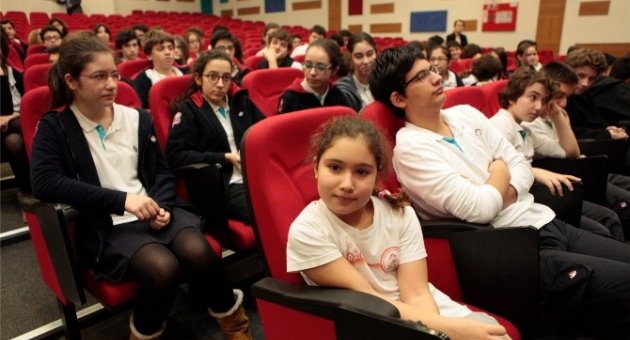 Belediye Başkanına Kızından Zor Soru