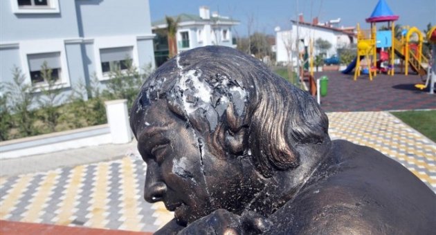Berkin Elvan’ın Ölüm Yıldönümünde Heykeli Parçalandı
