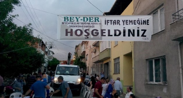 Beyçayırlılar Derneği Bin Kişiye İftar Verdi