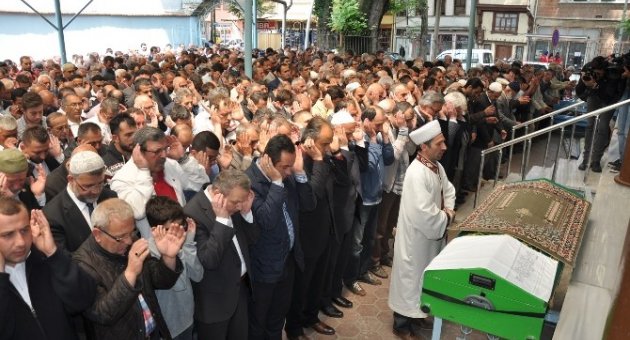 Beyin Kanaması Geçiren Muhtar Toprağa Verildi