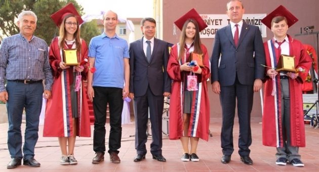 Biga Atatürk Anadolu Lisesinde Mezuniyet Töreni