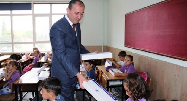 Biga Belediyesinden Öğrencilere Kırtasiye Yardımı