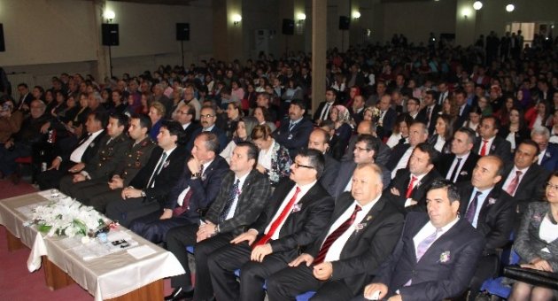Biga’da Öğretmenler Günü Kutlandı