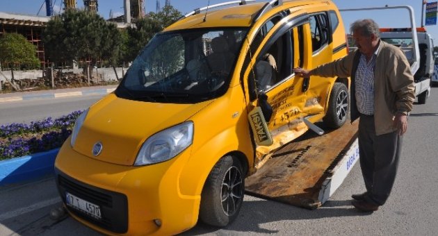 Biga’da Trafik Kazası; 2 Yaralı