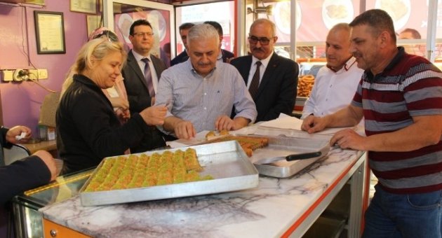 Binali Yıldırım, Ev Ziyaretinde Hdp’ye Oy Verenlerle Konuştu:
