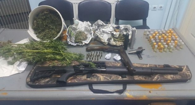 Bir Kilo Esrarla Yakalanınca Tutuklandı