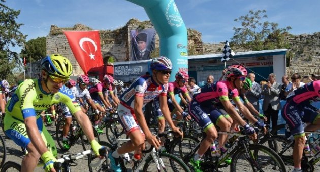Bisiklet Turunun 7.etabı St.jean Kilisesi Önünde Start Aldı