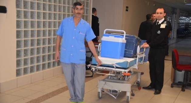 Böbrek Beklerken Karaciğerini Bağışladı