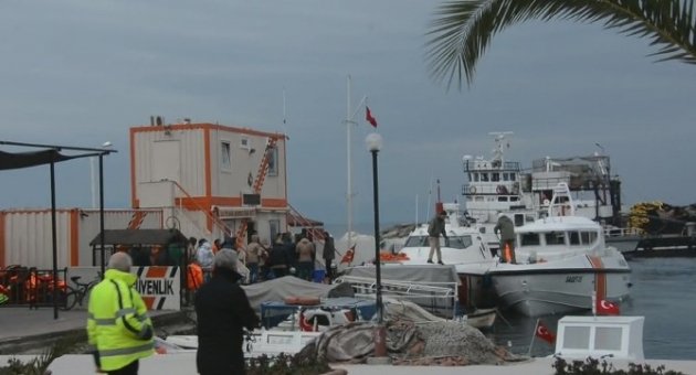 Botları Patlayan Göçmenler Denize Düştü