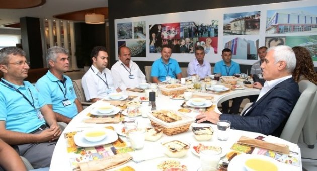 Bozbey Çalışanlarını Öğle Yemeğinde Ağırladı
