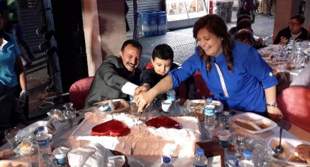 Bto’dan İftar Sonrası Pasta Sürprizi
