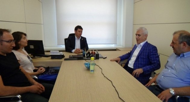 Bu Belediye Binasında Tüm Parti Vekillerine Makam Var...
