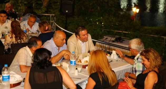 Buca Belediyesi’nden Muhtarlara İftar