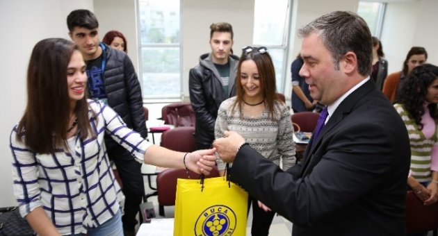 Buca’da 205 Öğrenciye Ücretsiz Eğitim Ve Kitap Desteği