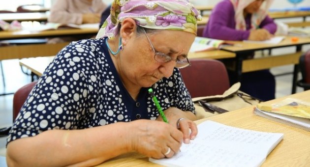 Buca’da Annelerin Okuma Yazma Mutluluğu