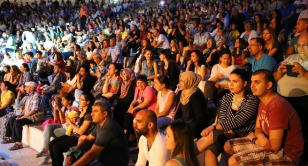Buca’da Halk Oyunları Şöleni