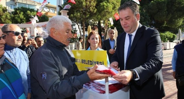 Buca’da Meşaleli Cumhuriyet Yürüyüşü