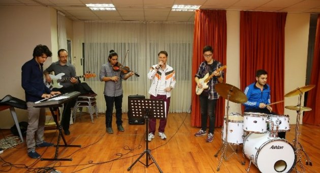 Buca’da Pop Müzik Rüzgarı Esecek