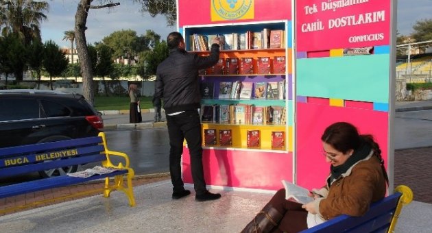 Buca’da Sokak Kütüphaneleri Okurlarını Bekliyor