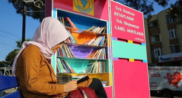 Bucalılar Sokak Kütüphanesini Çok Sevdi
