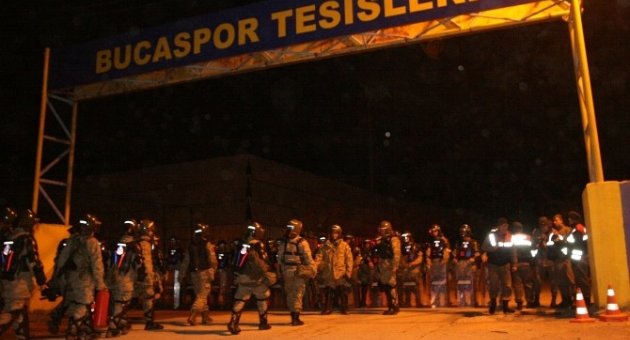 Bucasporlu Taraftarlar Takım Otobüsünün Önünü Kesti