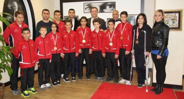 Buca’ya Taekvando Şampiyonasında Beş Madalya